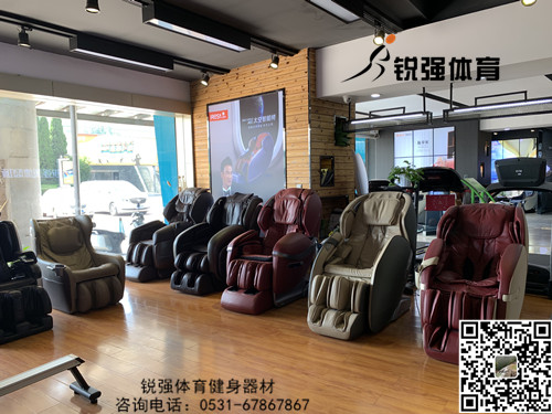 耀世娱乐体育旗舰店内的按摩椅
